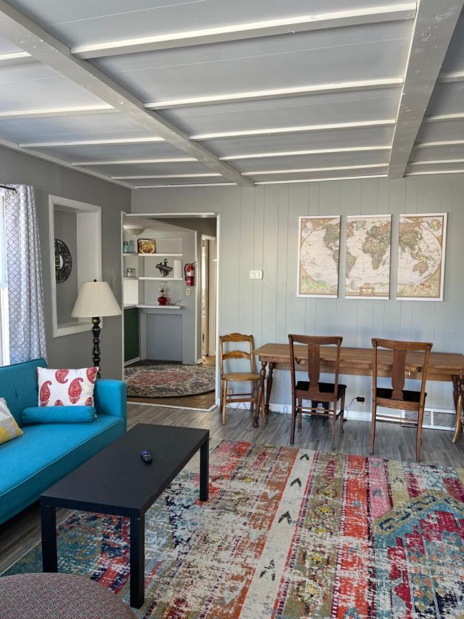 Rustic 2 Bedroom Boho Apartment Laramie Exterior photo