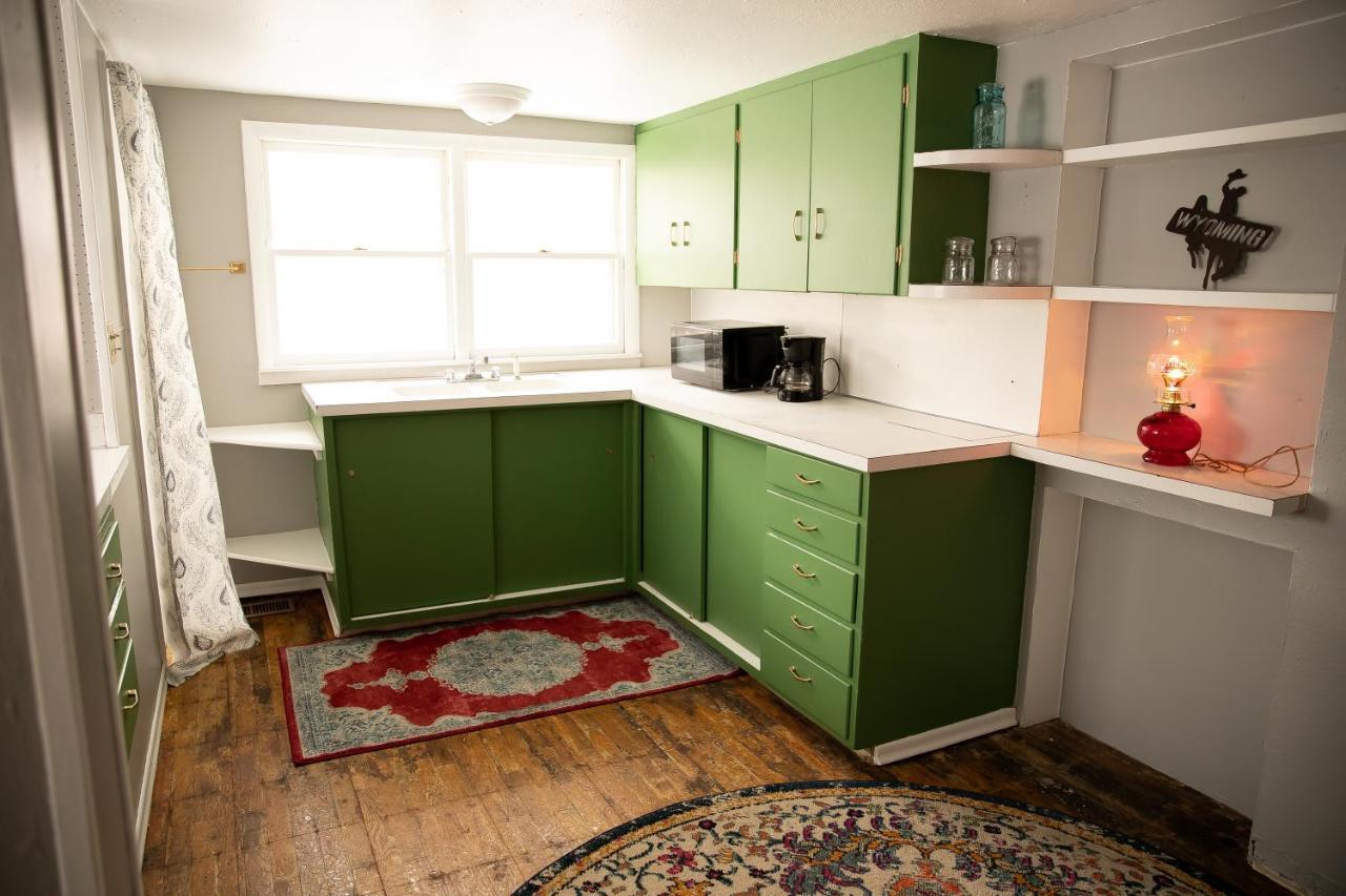 Rustic 2 Bedroom Boho Apartment Laramie Exterior photo